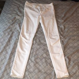 White American Eagle skinny jeans